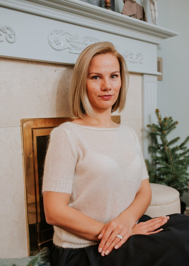Soft mohair fine knit sweater with lace on the back